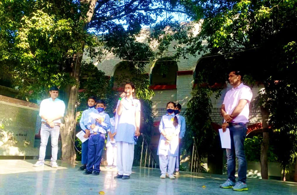 Dir_Education's tweet photo. Morning assembly in schools gives a refreshing start to the day.

It becomes more energetic when students lead the assembly.
They get an opportunity to express their thoughts and a platform to showcase their talents.

Our students have become Confident speakers.
#FridayFeeling https://t.co/Cxke2s4HFE