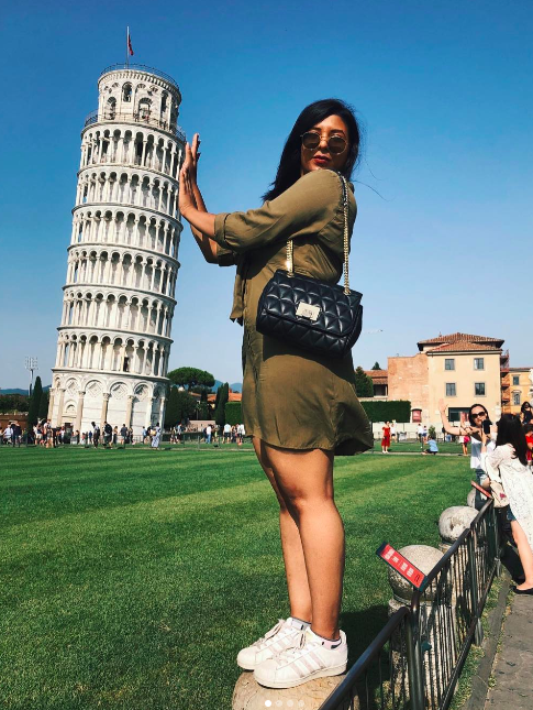 anjali_thomas's tweet photo. Posing for this iconic pose was not easy! But definitely worth it. 
Fun fact: Did you know the Leaning tower of Pisa was built to show off?
#MARK1051 #KnowYourSocial #Leaningtowerofpisa #Travel #Hootsuite https://t.co/5NrStnP6Lg