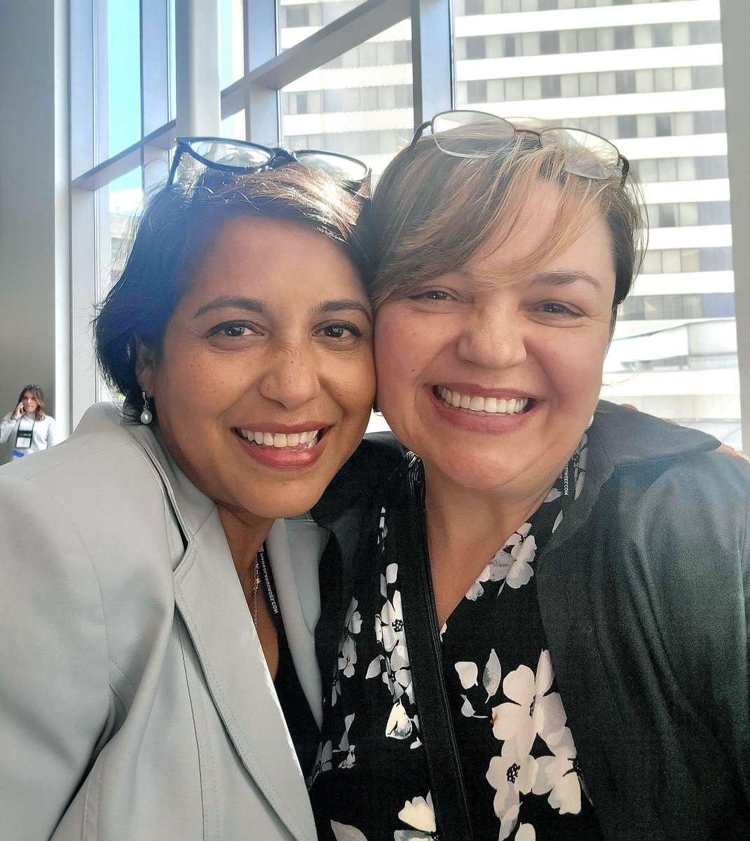 LaDraCastro's tweet photo. Language, social justice, and Halliday forever! ❤️ How lucky that I got to see beautiful Dr. Westerlund @RuslanaWesterl at #WIDA2022 https://t.co/trMVr5jlh4