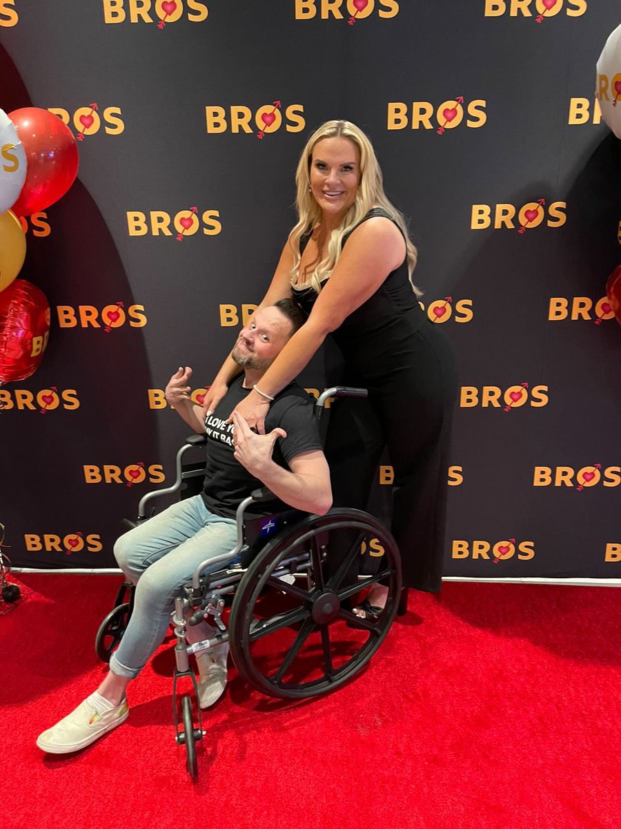 heathergaysgay's tweet photo. @billyeichner @heathergay29 Bro you up? #BrosMovie #gotpics #doyouevenliftbro 💪🏼❤️ https://t.co/k6hAbaijqw