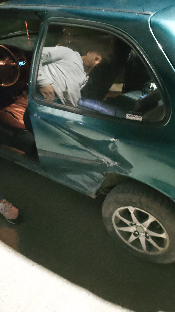 Mi amigo hace servicio completo (Todo incluído) por tan solo $350 pesos la hora y si estás depilado $200 pesos, todo sea por arreglar el auto de la hermana  que choco
