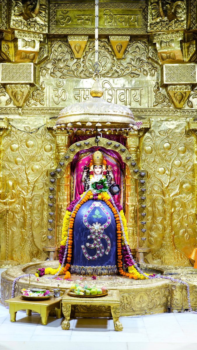 Somnath_Temple's tweet photo. श्री सोमनाथ महादेव मंदिर,
प्रथम ज्योतिर्लिंग - गुजरात (सौराष्ट्र)
दिनांकः 30 सितंबर 2022, आश्विन शुक्ल पंचमी - शुक्रवार 
प्रातः शृंगार 
09223946 https://t.co/f6HA6Wjt0X