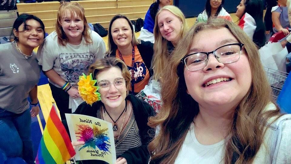 Some amazing <a href="/BeTheVoiceOE/">Be The Voice</a> kids and their HOCO float reminding <a href="/OlatheEastHawks/">Olathe East High School</a> to be kind to their minds! 🧠💐 #HOCO2022 #MentalHealthMatters #EngagingOE