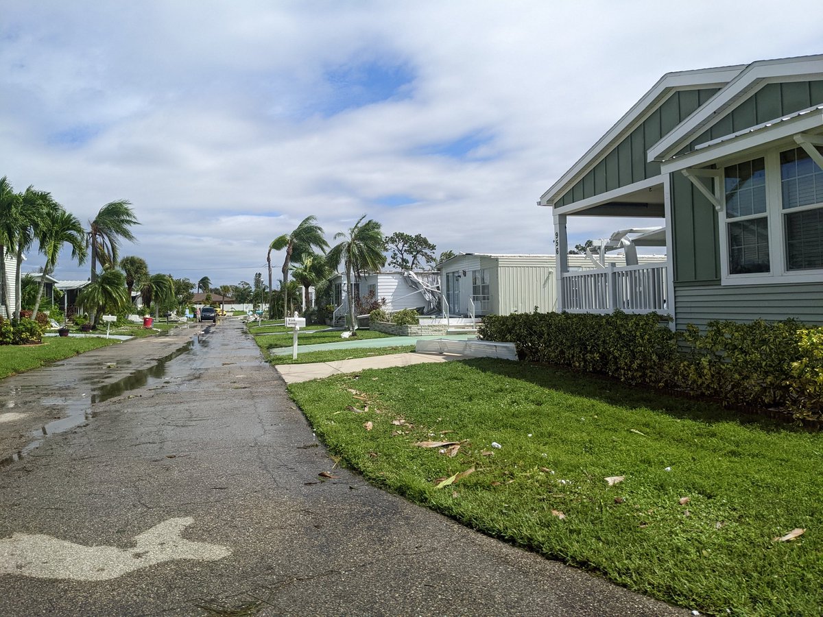 SWFLdigest's tweet image. Aftermath of #HurricaneIan damage in Bay Indies, @CityofVeniceFL
