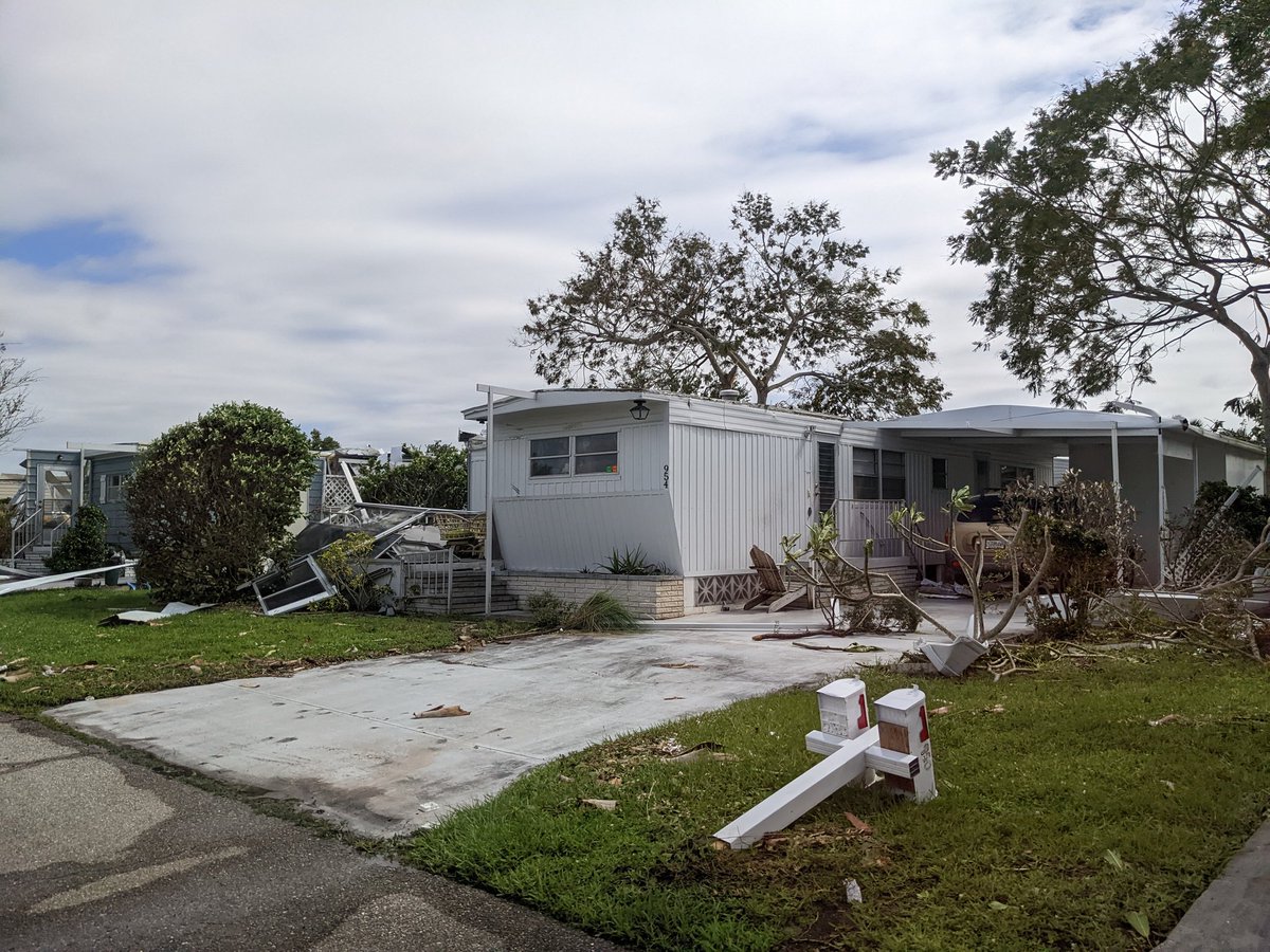 SWFLdigest's tweet image. Aftermath of #HurricaneIan damage in Bay Indies, @CityofVeniceFL