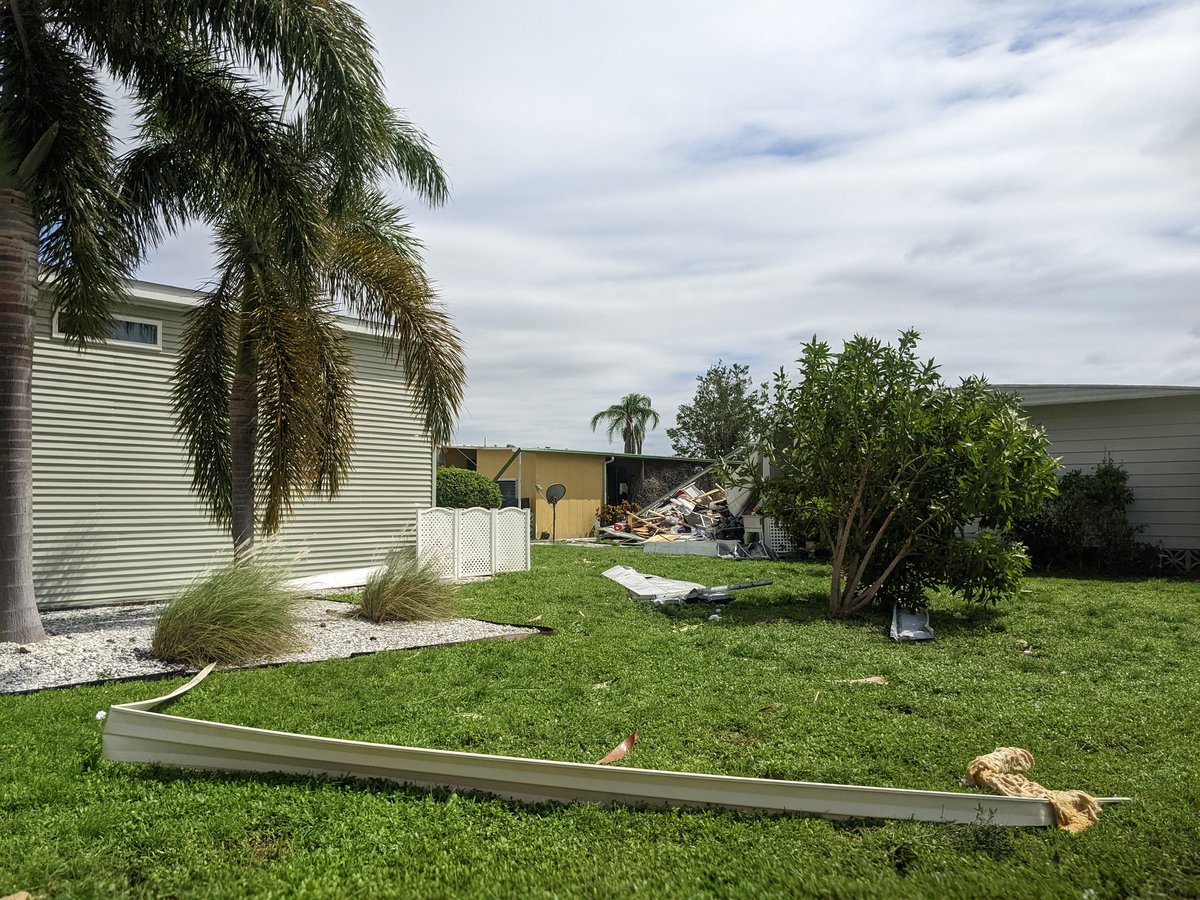 SWFLdigest's tweet image. Aftermath of #HurricaneIan damage in Bay Indies, @CityofVeniceFL
