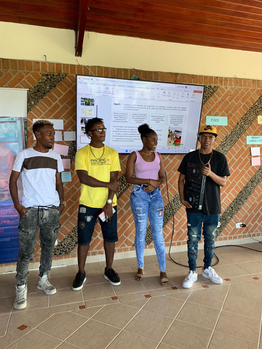 Gracias a <a href="/MarimbeaCol/">Marimbea</a> e @inplaceofwar y el apoyo de la periodista <a href="/JennaMackle/">Jenna Mackle</a> seguimos entregando equipos de producción musical a los artistas de Discos Pacífico

Esta vez JL de MA Studio recibe una interface para DJ <a href="/BugBeeBeats/">BugBee Beats</a> 

#territoriosdeoportunidad