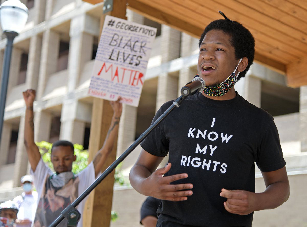 pwgphoto's tweet photo. Going through my Instagram I came across this great shot of me by photographer Dee Ward covering a George Floyd protest June 2020.

I was getting the speaker, Mo's, name after an impassioned speech.

I included the shot of Mo I made that day.

#PhotographersAtWork #OnAssignment https://t.co/BrBwsLOleF