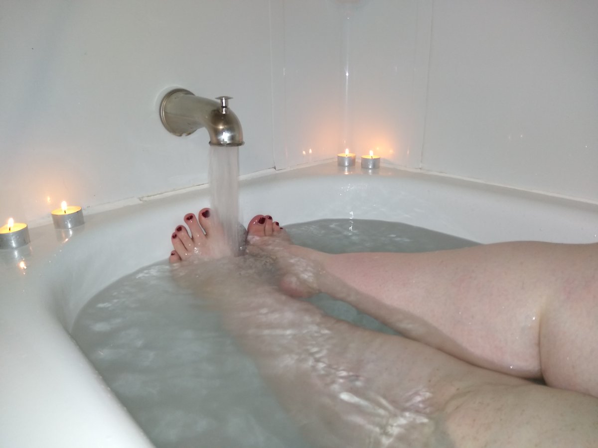 Good night everyone! Time to wind down with a soak. 

😊💦💦

#FootFetish #FeetWorship #FeetFinder #Feet #ChubbyFeet #FeetLovers #cleanFeet #Feetography #feetPrincess #fatLegs