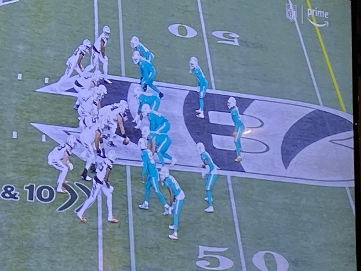 RobTicktin's tweet photo. @UniWatch Why fill in the holes in the “B” on the field with white paint? https://t.co/PTFMk2rMJE