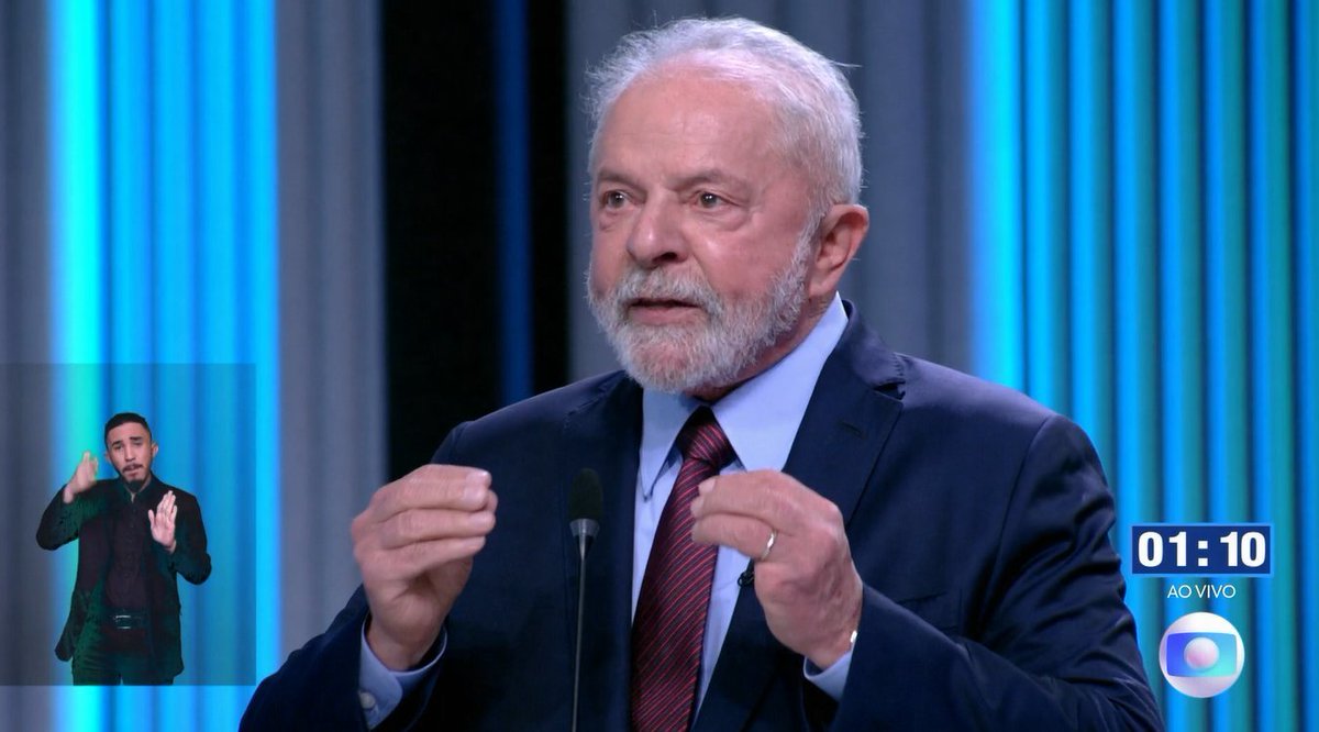 J_LIVRES's tweet photo. "Vou lembrar alguns escândalos [do governo Bolsonaro]: 51 imóveis comprados em dinheiro vivo!" denuncia #LulaNaGlobo no #DebateNaGlobo https://t.co/mpPdnWZs2Q