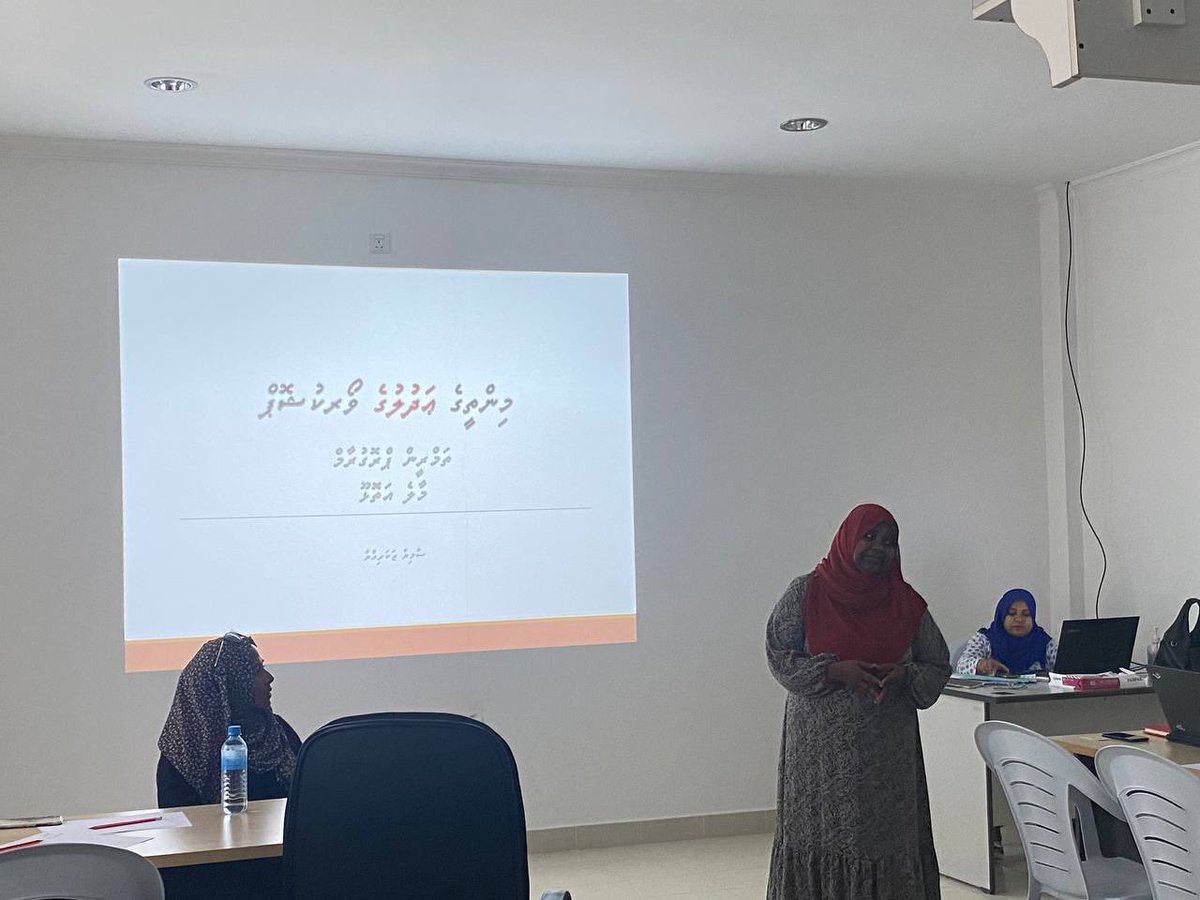 MaldivesFamilyF's tweet photo. Youth ministry aa Maldives family foundation aa gulhaigen, Mintheege thafaathu kurun tha nathaalun, “Break the Limit” program ge dhashun K. Atholhu gai hingi TOT (Train the Trainers) program. 
K.Maafushi council aa gulhaigen. https://t.co/C5S0BbD7nm