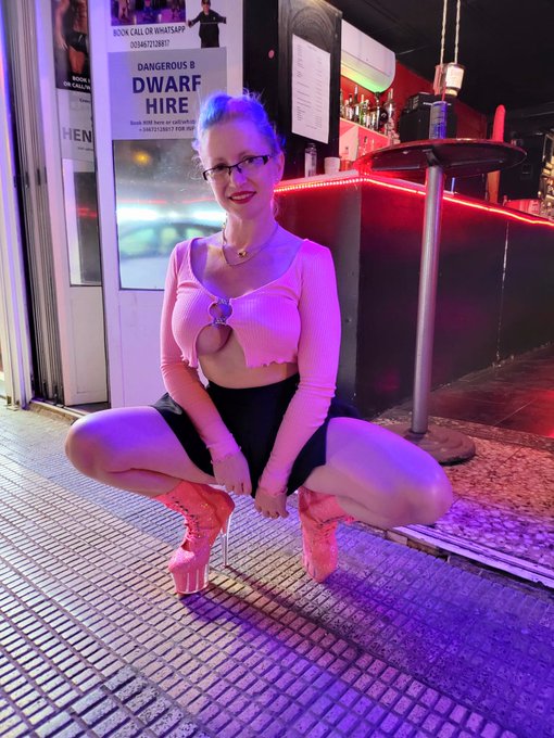 I'm at Millers Bar Benidorm or you can join my onlyfans xxx https://t.co/cJU9vzBXF9