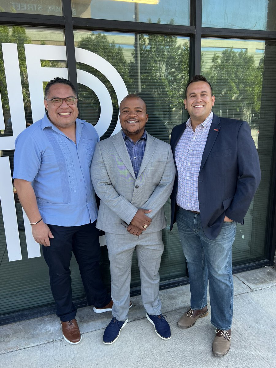 VentonJonesTX's tweet photo. Congratulations on the opening of the new neighborhood community center with partner @HISBB & @BrotherBills. Two excellent orgs that will do great work to lift this community up. #neighbors #OneDallas #CommunityFirst #Dallas https://t.co/JqeNGkSBLD