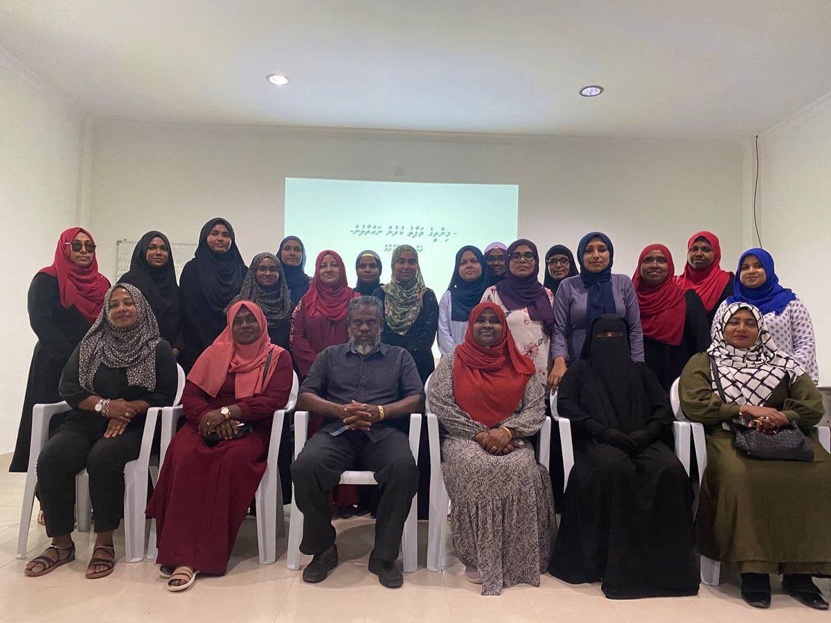 MaldivesFamilyF's tweet photo. Youth ministry aa Maldives family foundation aa gulhaigen, Mintheege thafaathu kurun tha nathaalun, “Break the Limit” program ge dhashun K. Atholhu gai hingi TOT (Train the Trainers) program ge Certificates tha havaalu kurun. 
K.Maafushi council aa gulhaigen. https://t.co/1ikXnZhq49