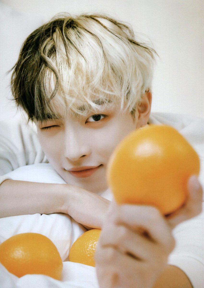 ATEEZ 2022 SUMMER PHOTOBOOK scan #홍중