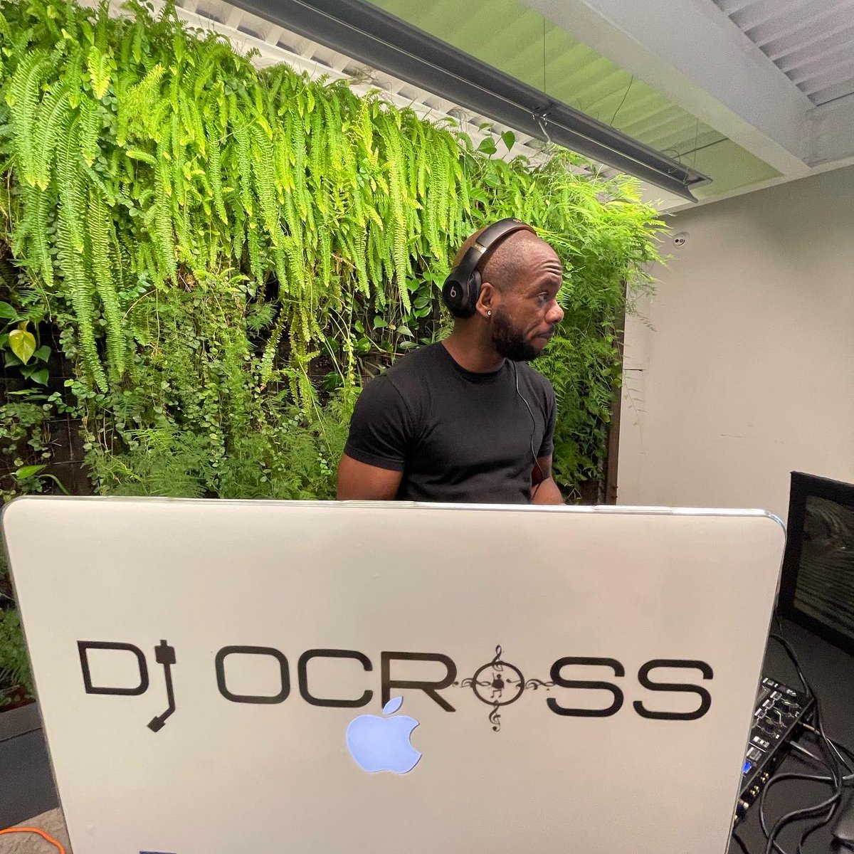 djocross's tweet photo. Style is a way to say who you are without having to speak 🕶️
Thank You to @nyfw @fashionweeknyc for having #DJOCROSS 👗👘
#newyorkfashionweek
#newyork #nyfw #fashion #parisfashionweek #newyorkcity #model #fashionweek #newyorkfashion #runway #londonfashionweek #newyorklife https://t.co/Slz8rLrJbL