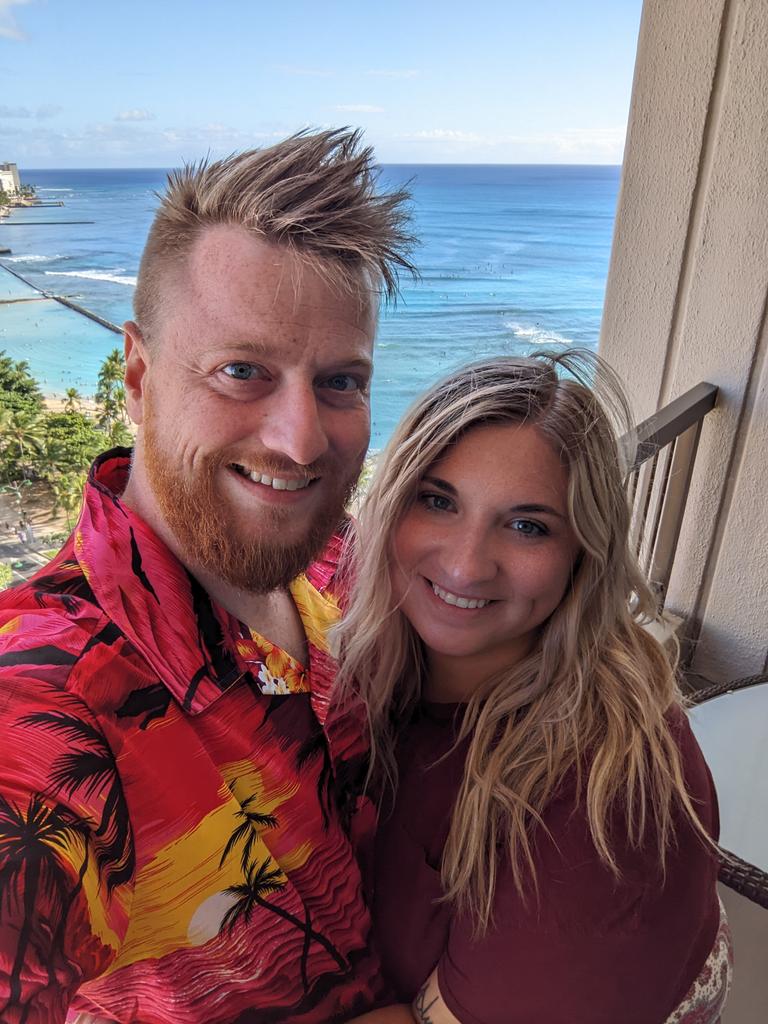 t_raypowers's tweet photo. I think it's safe to say, we are enjoying Hawaii! @Zcalli https://t.co/sdjo0JQly5