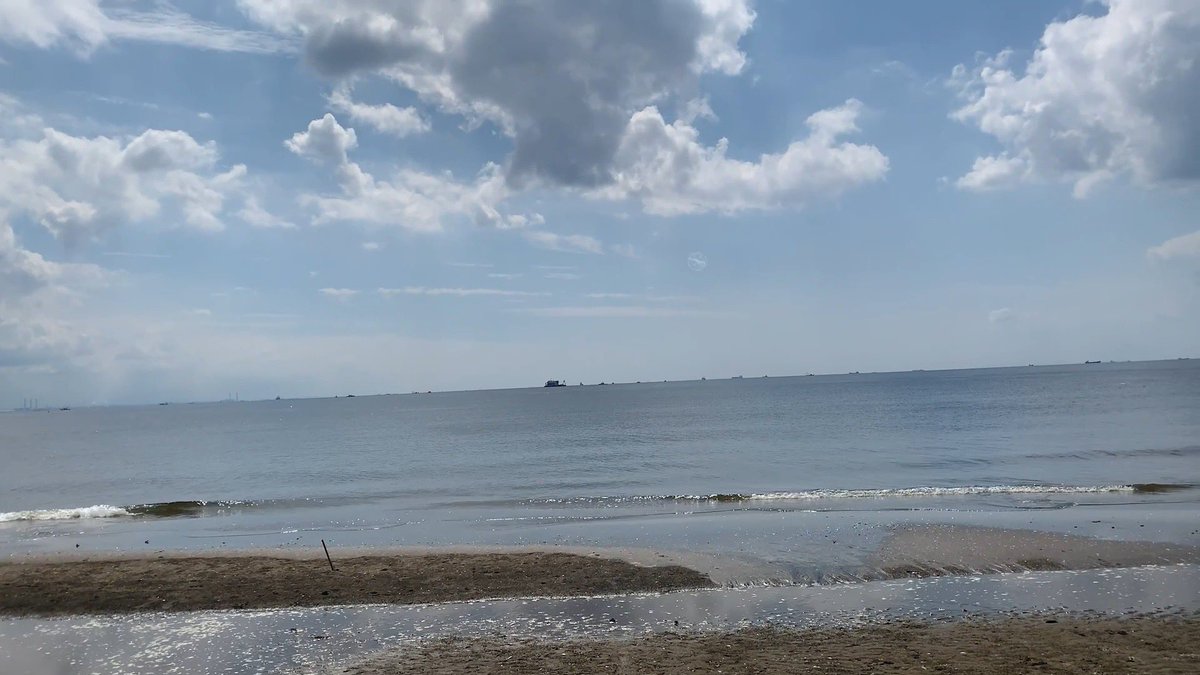 Paranormalres19's tweet photo. I found a mysterious UFO that rotates on the coast of Chiba, Japan. https://t.co/5aG2n5liYq

#paranormal #UFO #alien #CHIBA
#makuhari https://t.co/4fu2p2zgZF