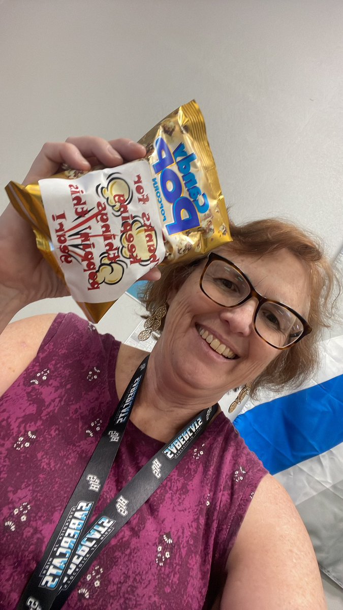 mazzola5961's tweet photo. I got “keeping things popping” in the hallway. Thank you admin for surprising and supporting us. @SJHCats @AnnLalime @AdrianLBerg @TamikaMayes6 #sjhbrightertogether #lovemyjob #popcornforthewin https://t.co/ivCTCRjszj