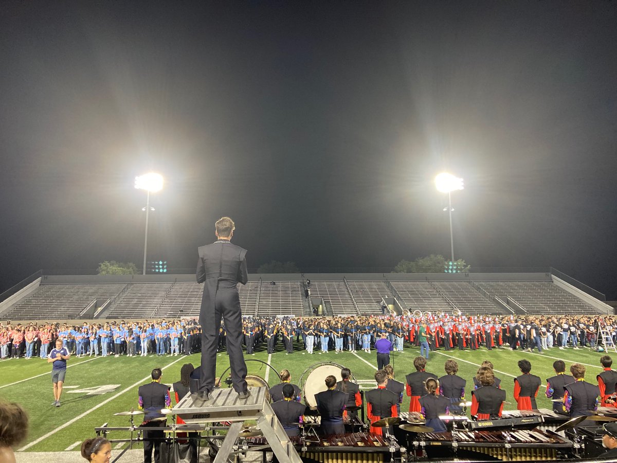 DeanNM2013's tweet photo. A beautiful night to celebrate @hebisd bands and the elementary honor choir. Proud to be an alumni of the #LDBellBand.
#HEBbandbash https://t.co/zFRwydFkul