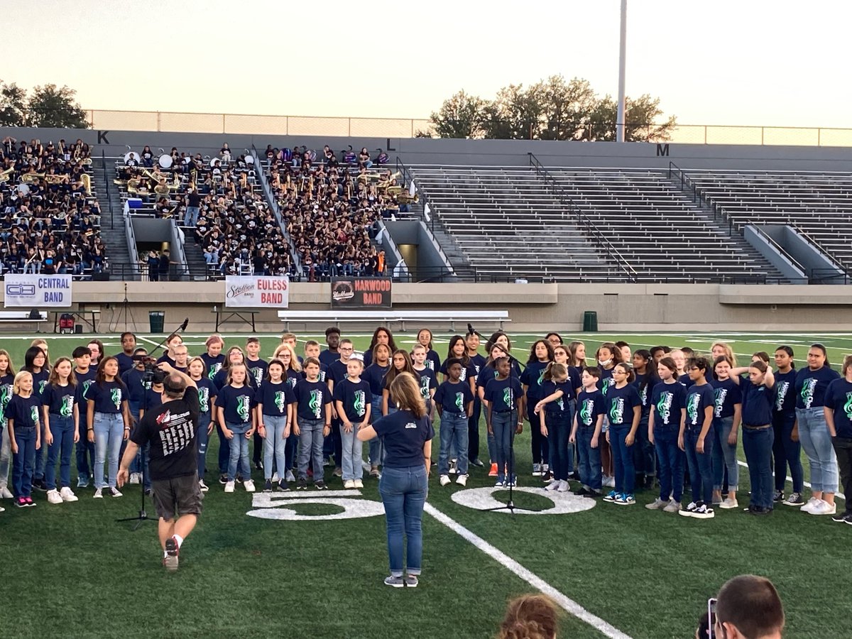 A beautiful night to celebrate <a href="/hebisd/">HEB ISD</a> bands and the elementary honor choir. Proud to be an alumni of the #LDBellBand.
#HEBbandbash