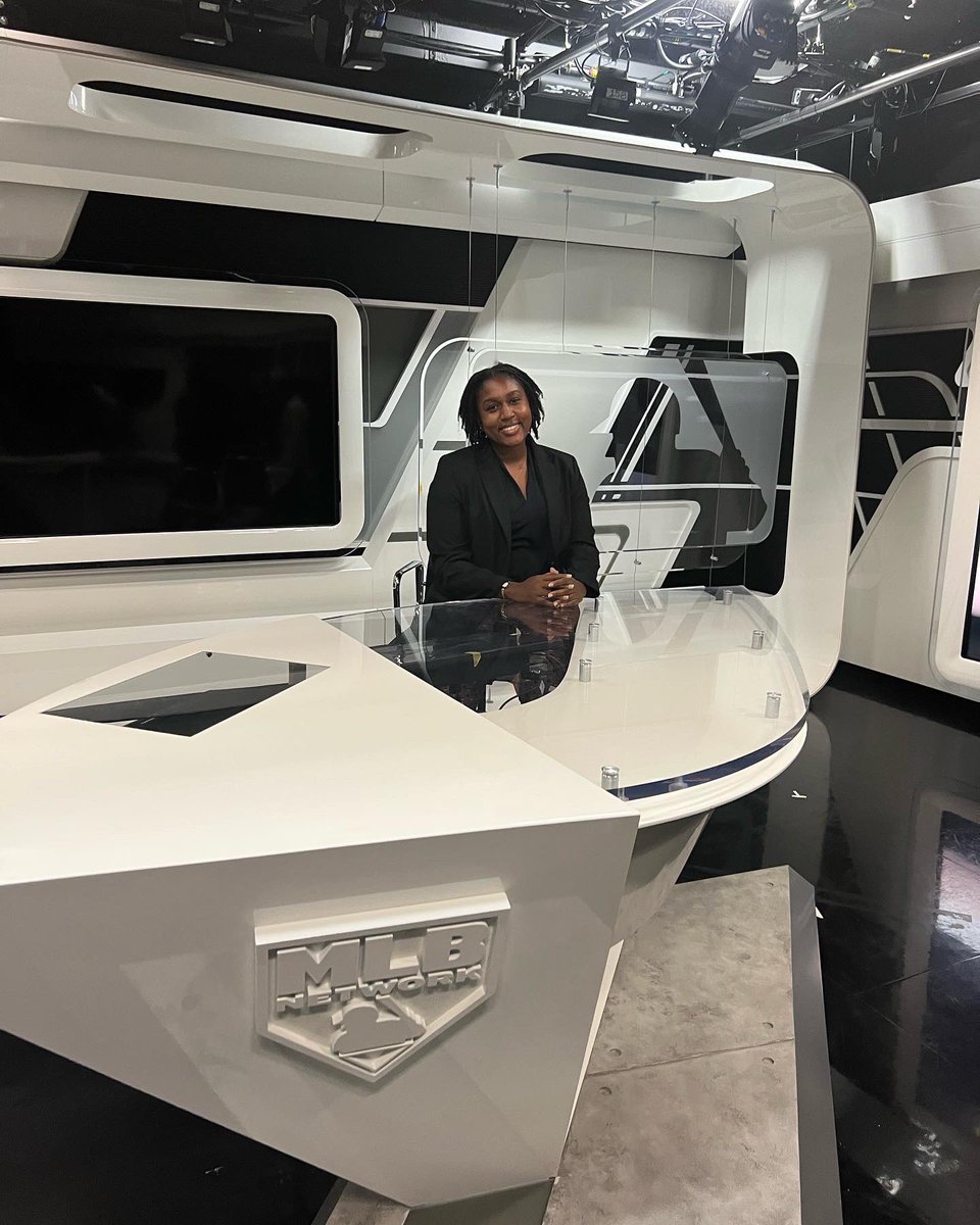 BrooklynIrvin2's tweet photo. I had a great time in NYC last week with D’23 exploring the city and visiting Barclays/BSE Global, the MLB, NFL, MLS, &amp; Excel Sports Management. My first semester in the DeVos program is off to a great start! I can’t wait to start planning the class trip for D’24! https://t.co/Fq5Oen7T1H