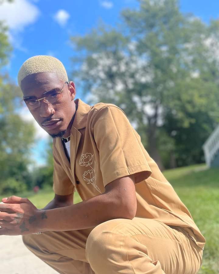 da_ex_za_tic1's tweet photo. B L E S S E D. 📿✨
👕: @sheinofficial
👟: @nike
👖: @shein_men
#chicagomodel #chicago #model #chicagophotographer #modeling #chicagomodels #fashion #photography #chicagophotography #em #photoshoot #fyp #miamimodel #fashionmodel #lamodel #chicagophotographers #atl https://t.co/kou0yi2CQI