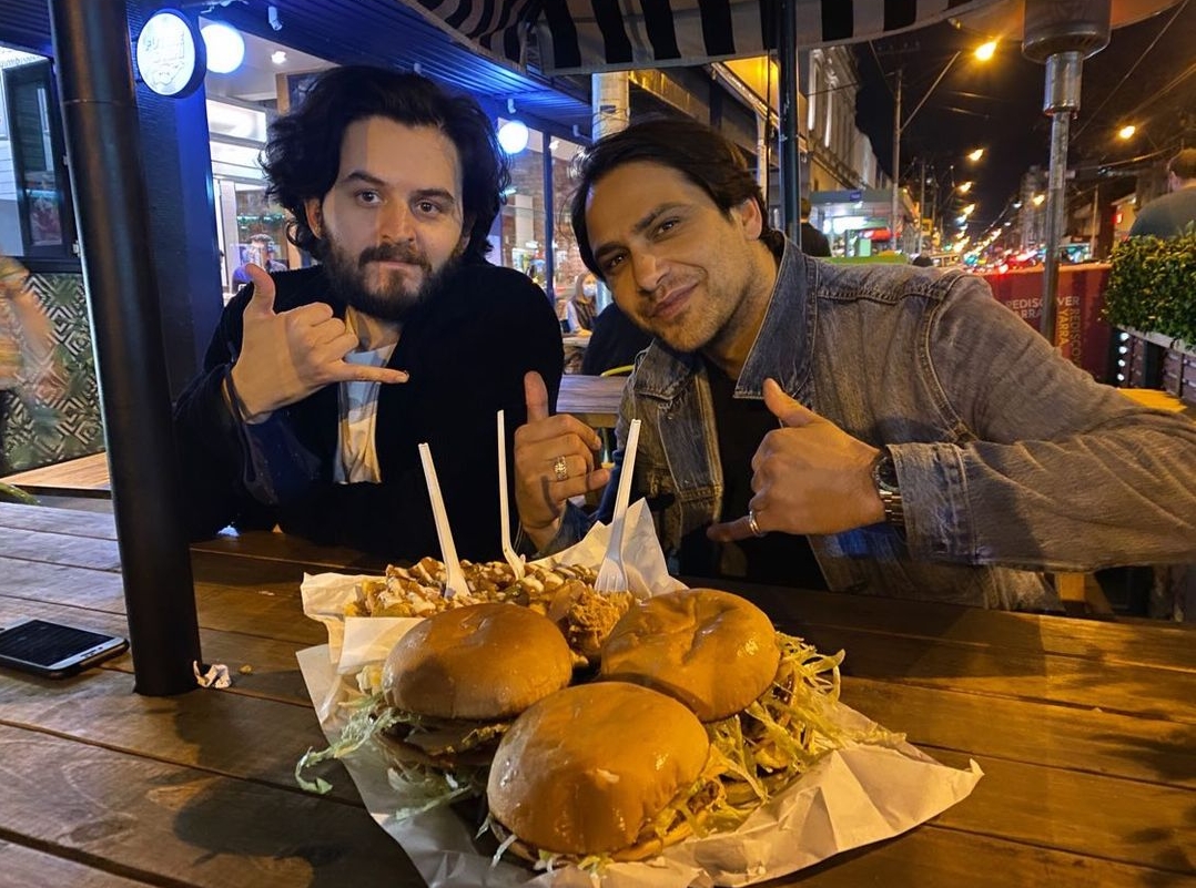 JuttaFreudig's tweet photo. #MusketeersEurope #LukePasqualino #lucapasqualino #Maurizio and his #Shantaram #CoActors π #ElhamEhsas #SebastianModena #FayssalBazzi #AbdullahTaheri #ShivPalekar #VincentPerez #Didier #AppleTV+ Premiere October 14th 2022 https://t.co/FlEiowBtPX