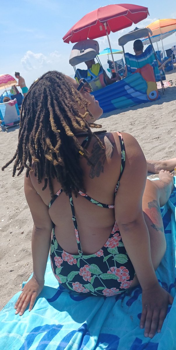 MissDonny's tweet photo. @ThickALoc I love my locs! #3yearsin https://t.co/z78Kn7S3NM