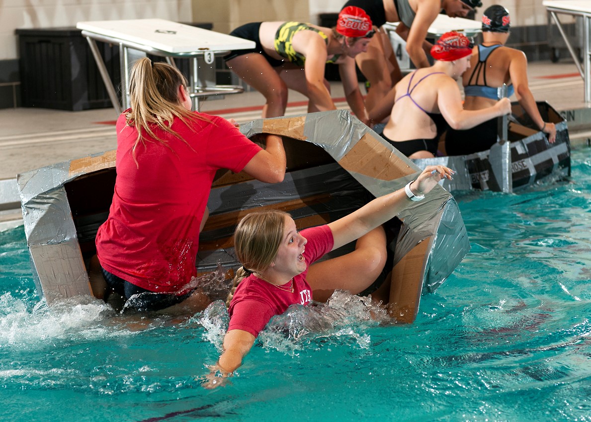 MonmouthCollege's tweet photo. A #MoCoHoCo tradition: the Cardboard Boat Regatta! 🚣♂️🔴🚣♀️ #ItsGreatToBeAScot #RollScots https://t.co/UfpEJdKXBT