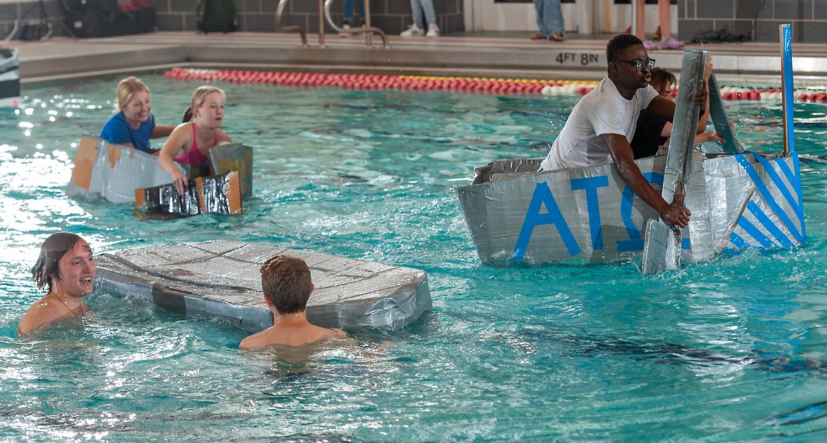 MonmouthCollege's tweet photo. A #MoCoHoCo tradition: the Cardboard Boat Regatta! 🚣♂️🔴🚣♀️ #ItsGreatToBeAScot #RollScots https://t.co/UfpEJdKXBT