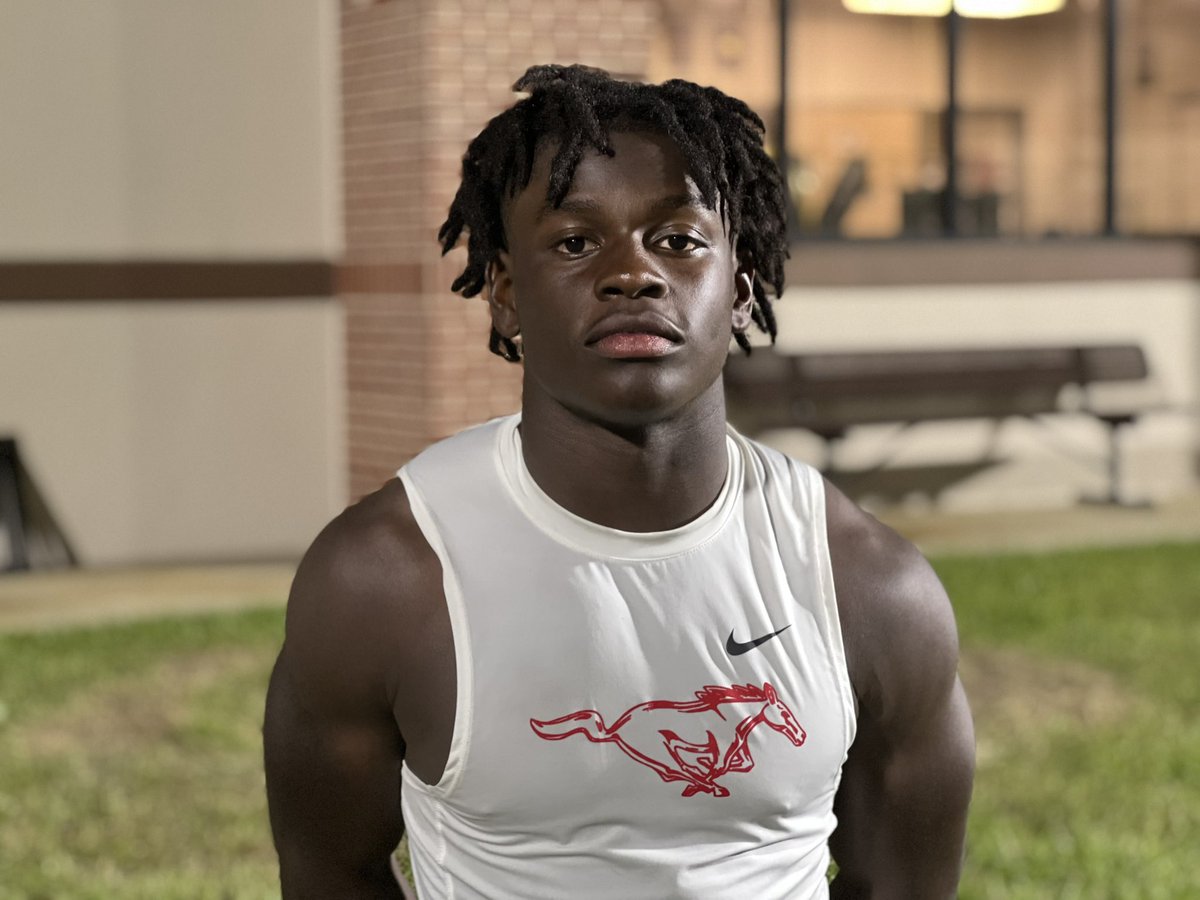 2025 North Shore RB D’Andre Hardeman Jr is a big part of the Mustang offense as a sophomore. His father, Tiki, was an outstanding running back at Texas A&M in the late 90s.