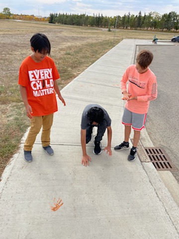 mszerr1's tweet photo. Today, we remember the survivors, their families, and those who never made it home. Tomorrow we raise our voices and demand to be heard. #EveryChildMatters #OrangeShirtDay #OrangeShirtDay2022 @HolyTrinitySD https://t.co/WIKOhMoXJ7