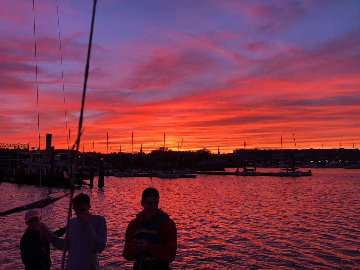 SarahB_PharmD's tweet image. An amazing view to end my first season racing @DowntownSailing! #teamturtle #j22onedesign #baltimoresailing #lifeworkbalance #nofilter