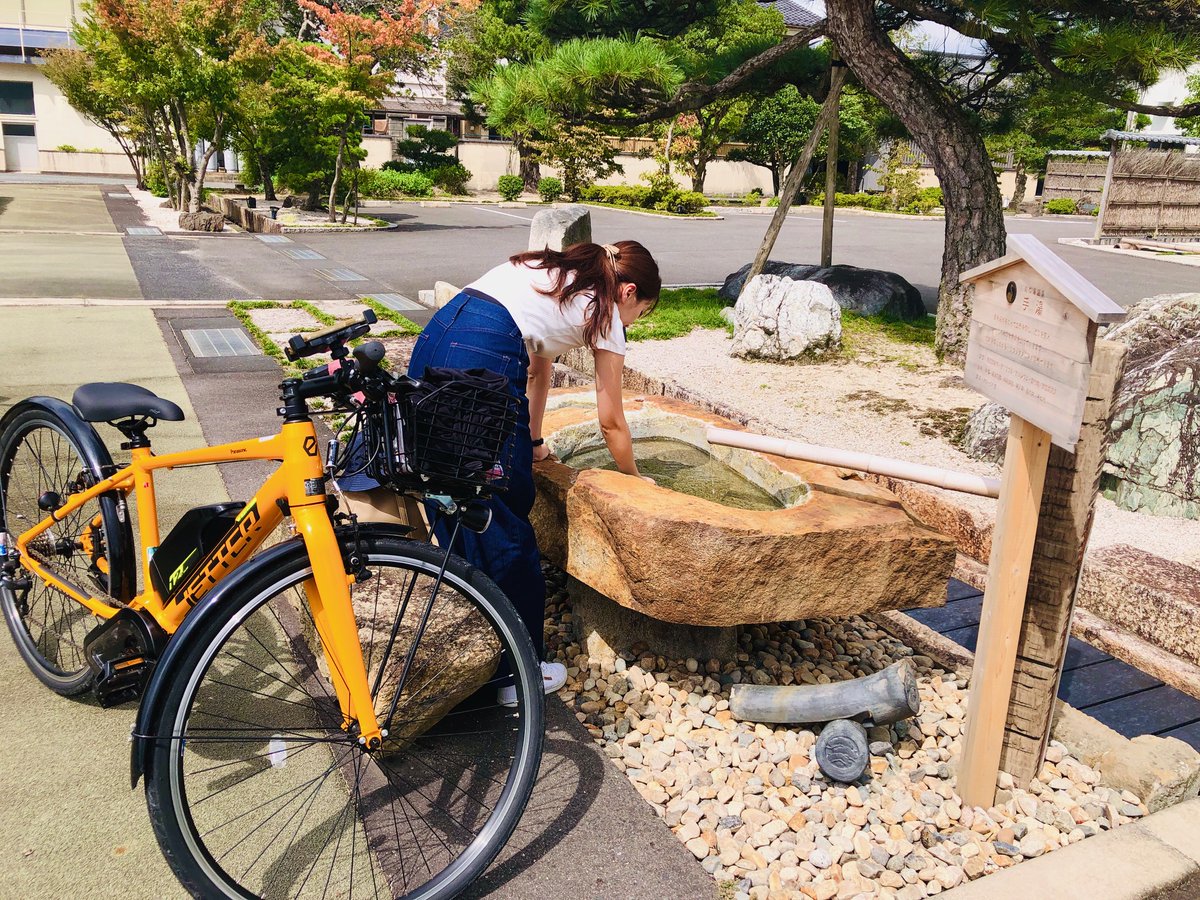 and_goen's tweet photo. 秋の気配を探しに🍂『安来サイクリング』
ご縁の聖地 #安来市 をレンタサイクルでおさんぽ🚲
かご付きスポーツタイプの電動アシスト自転車で
JR安来駅~足立美術館までサクサクッと到着💨
秋の気配を感じながら安来を堪能できるのでオススメです☺
#ご縁の聖地 #手湯 #goenjoy #レンタサイクル https://t.co/i39Cga9odz