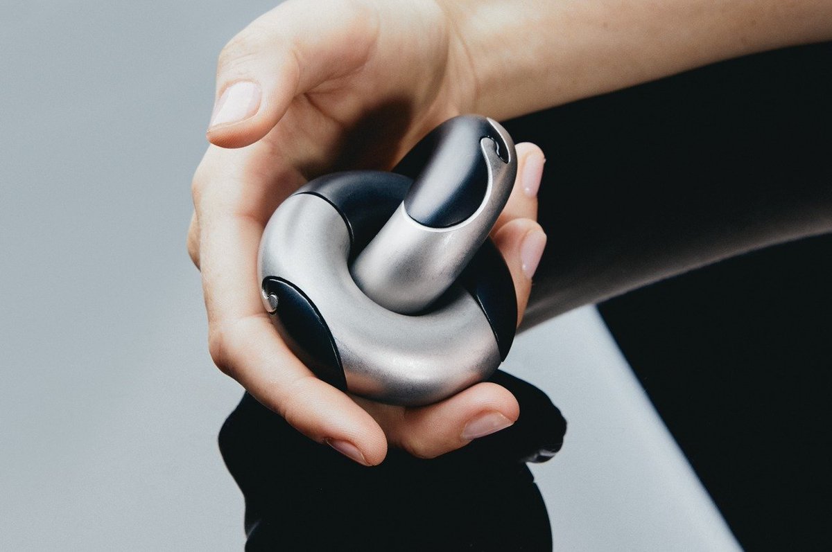 yankodesign's tweet photo. This inter-dimensional fidget toy will absolutely melt your brain https://t.co/7QUdgmuUPX https://t.co/4vY1KhR1c1