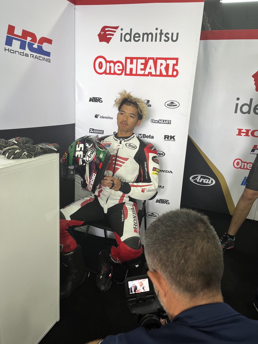 honda_team_asia's tweet photo. The local hero ⁦@somkiat35⁩ is ready for the debut at his home race #ThaiGP #Moto2 https://t.co/QqPBxOeQDb