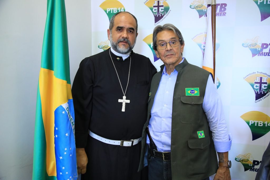 pedrosolidus's tweet photo. Quem criou o padre da festa junina?

O homem que foi preso por Xandão. https://t.co/EIE36Z7idG