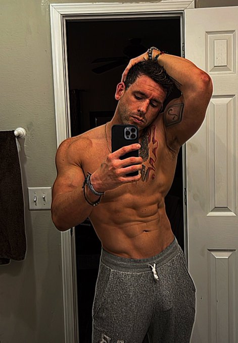 Is there a better color than grey? https://t.co/tAKeTQ51rc<a href="/tag/militarymen"class="tags"><span>#militarymen</span></a><a href="/tag/bulge"class="tags"><span>#bulge</span></a><a href="/tag/vpl"class="tags"><span>#vpl</span></a><a href="/tag/onlyfans"class="tags"><span>#onlyfans</span></a><a href="/tag/onlyfansmuscle"class="tags"><span>#onlyfansmuscle</span></a>