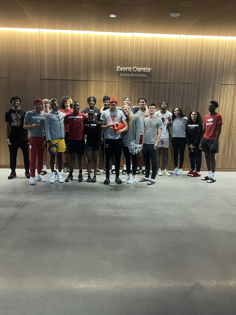 So glad to be able to help the  <a href="/FayettevilleJCL/">Fayetteville JCL</a> with their inaugural Trivia Night event. Together we raised over $22,000 for 11 organizations serving women and children in need in Fayetteville. 
🐗🐗🐗🐗 #WPS