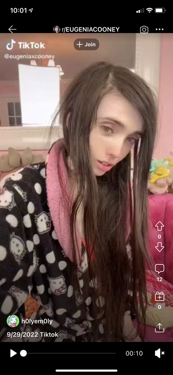 GoldStar880's tweet photo. There is absolutely no life or soul behind those eyes. She looks so urrrrhhhmm...sickley....... @Eugenia_Cooney https://t.co/8JjES8zrXj