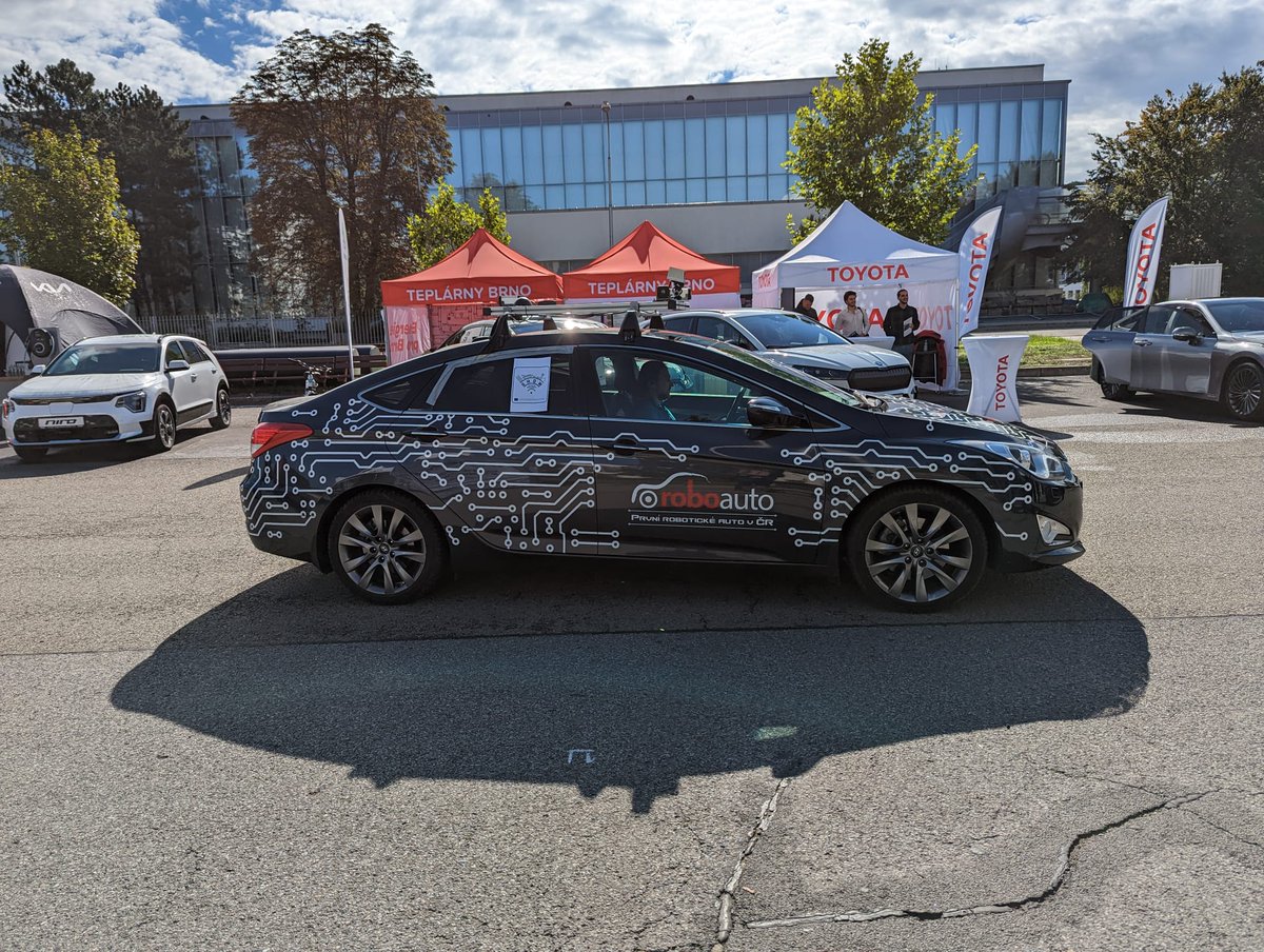 SHOW_H2020's tweet photo. #UMD22 | Moving people sustainably 🇨🇿

Last week, our Czech autonomous vehicles were presented at the Urban Mobility Days in Brno

Two Roboshuttles and a Robotaxi will complement the city's public transport to boost #urbanmobility for all!

Find out more🔗
https://t.co/WL1KagbdzY https://t.co/FemZxuG9LW