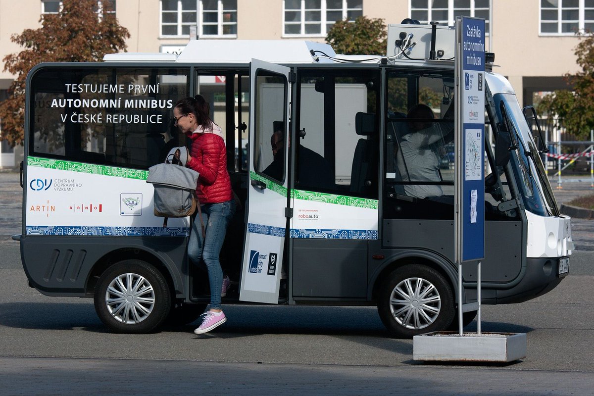 SHOW_H2020's tweet photo. #UMD22 | Moving people sustainably 🇨🇿

Last week, our Czech autonomous vehicles were presented at the Urban Mobility Days in Brno

Two Roboshuttles and a Robotaxi will complement the city's public transport to boost #urbanmobility for all!

Find out more🔗
https://t.co/WL1KagbdzY https://t.co/FemZxuG9LW
