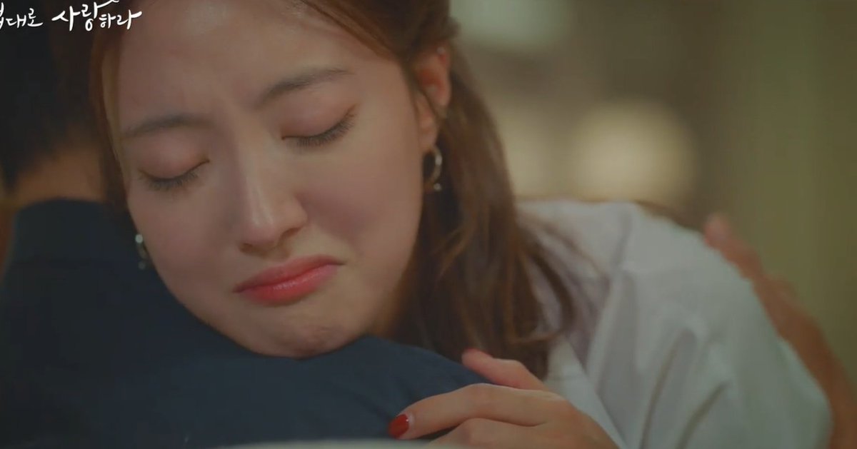 Seunggimylove's tweet photo. Awww she hugged him here 😭😭

My couple in their comfort zones &amp; it seems they will reconcile soon 🥺

#LeeSeungGi #LeeSeYoung #TheLawCafe #법대로사랑하라 https://t.co/nVLFLocGbr