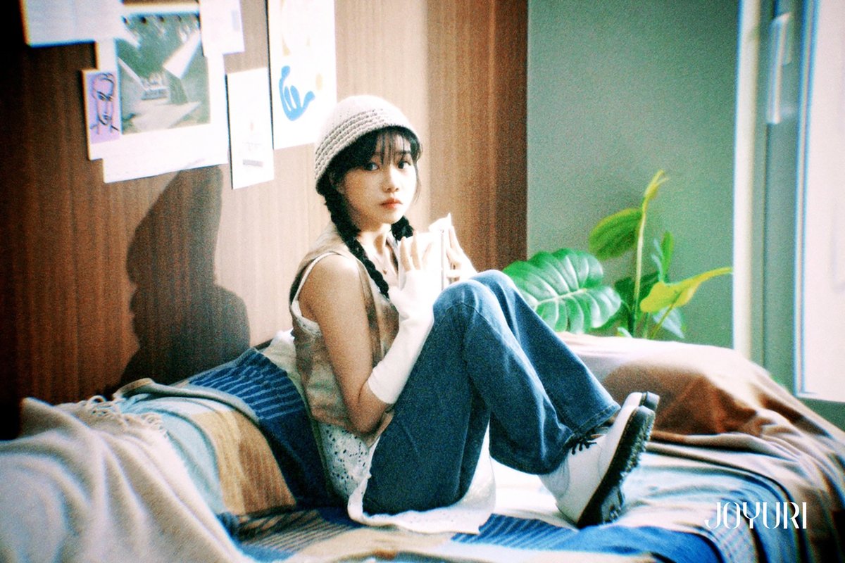 조유리 JO YURI on Twitter "조유리(JO YURI) 2022.10 유리캘린더(YURI CALENDAR) 📍
