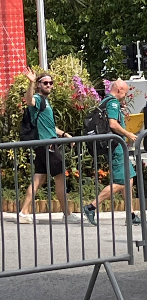 minodthini's tweet photo. I SAW SEB OMG I AM CRYING BYE https://t.co/gyfaXkI6CO