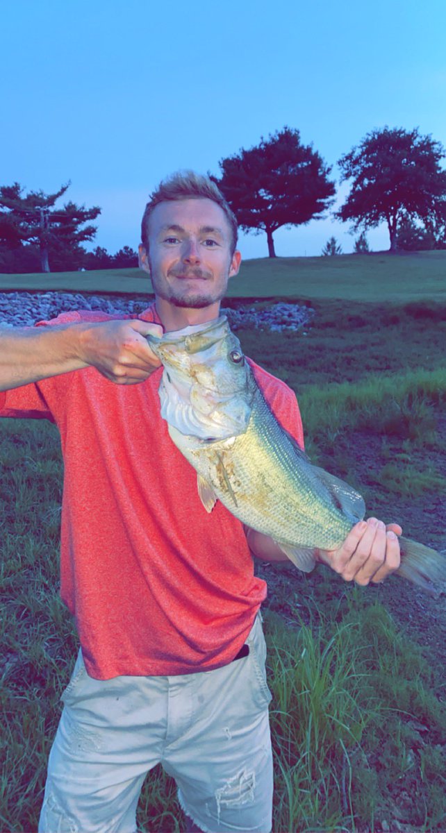 xEdge__'s tweet image. 18 vs Now, nothing has changed except I grew a couple chin hairs… 😂