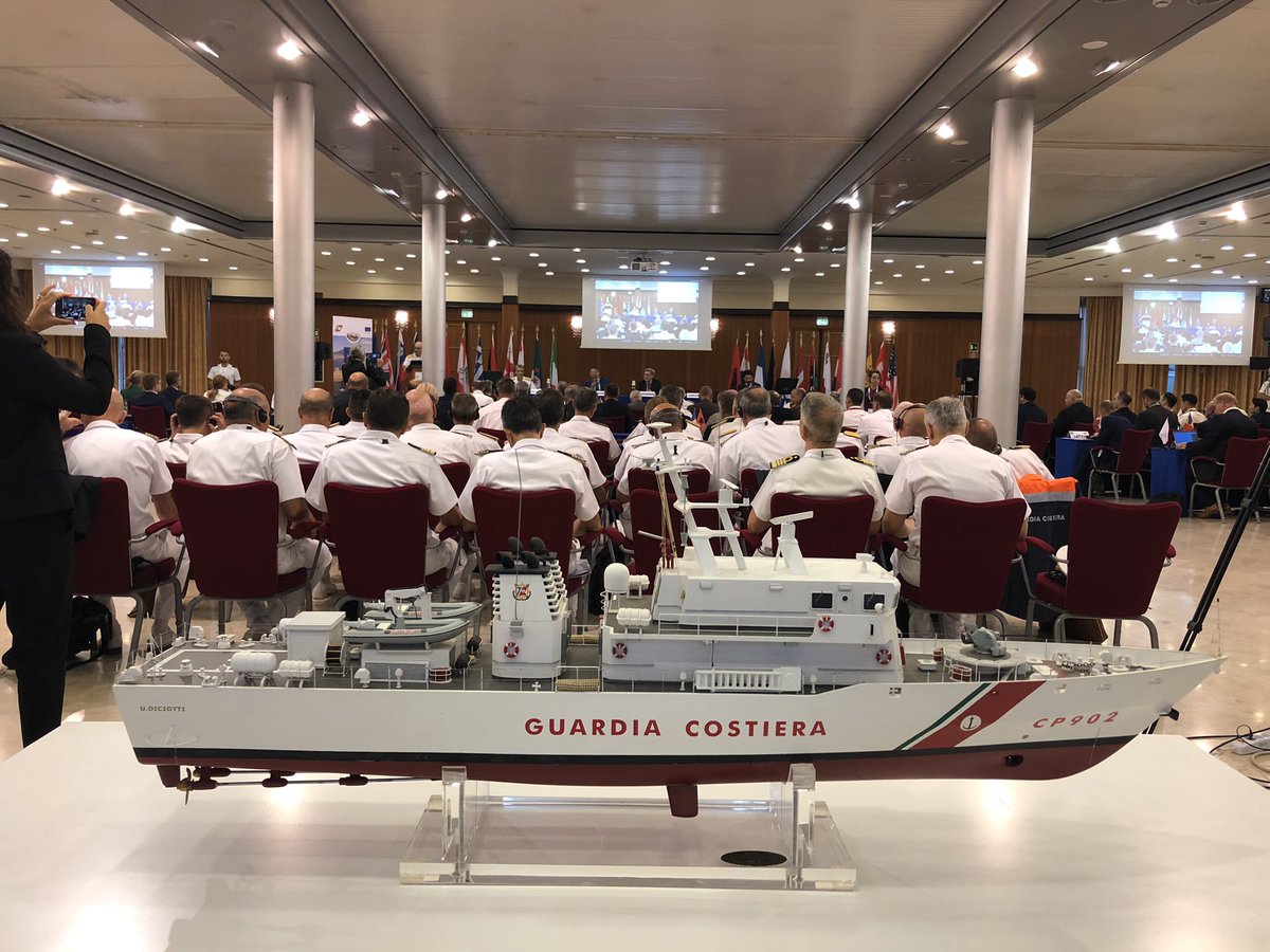 Assarmatori1's tweet image. #NaplesShippingWeek. #StefanoMessina #Assarmatori ai lavori del #MEDCGFF – Forum delle funzioni di #GuardiaCostiera del #Mediterraneo. Dopo i saluti istituzionali, il Vice Ammiraglio Nicola Carlone ha aperto il Forum introducendo i temi dei vari panel. @guardiacostiera @mims_gov