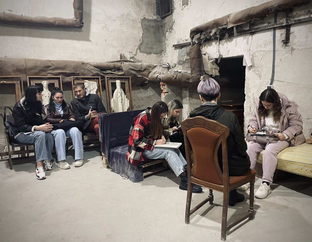 fontstock's tweet photo. Навчання під час тривоги / тривога під час навчання #lviv #Ukraine #arteducation https://t.co/lKMpzC7NAB